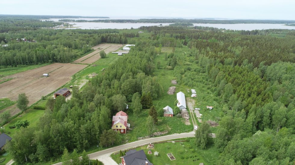 Korsnäs tontti ja niitty / tomt och äng Metsämarkkinointi Oy