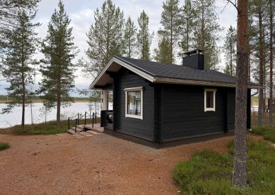 PERHO Valkeinen rantamökki