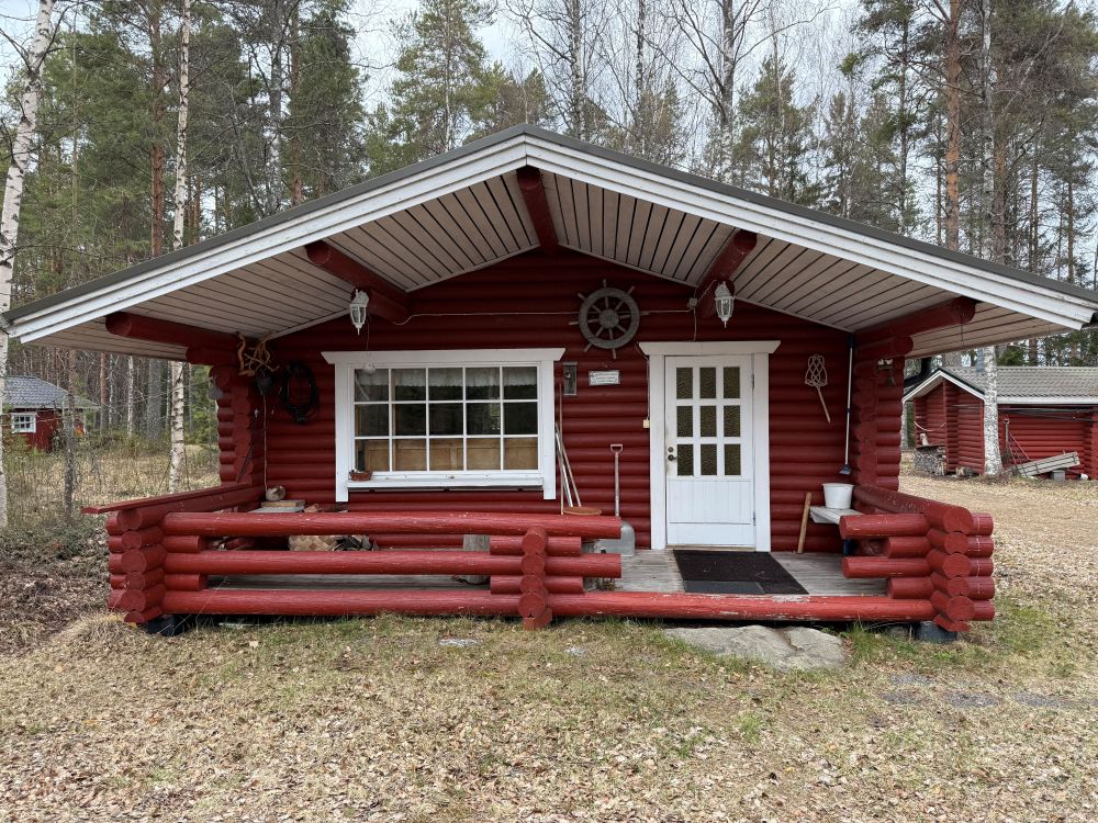 Julkisivu mökki Vareskari